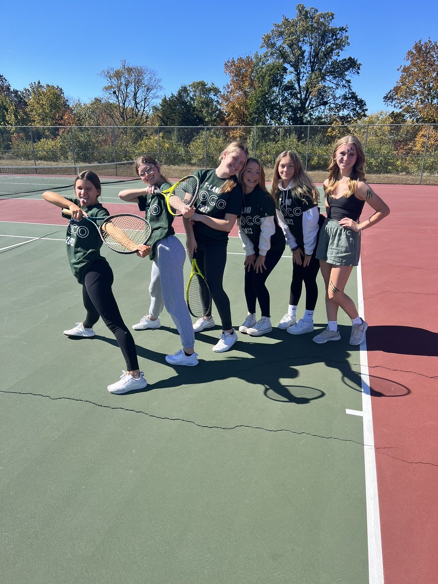 moe_THS's tweet photo. Happy Friday from our spirited girls PE classes! https://t.co/vWogQaEnOD