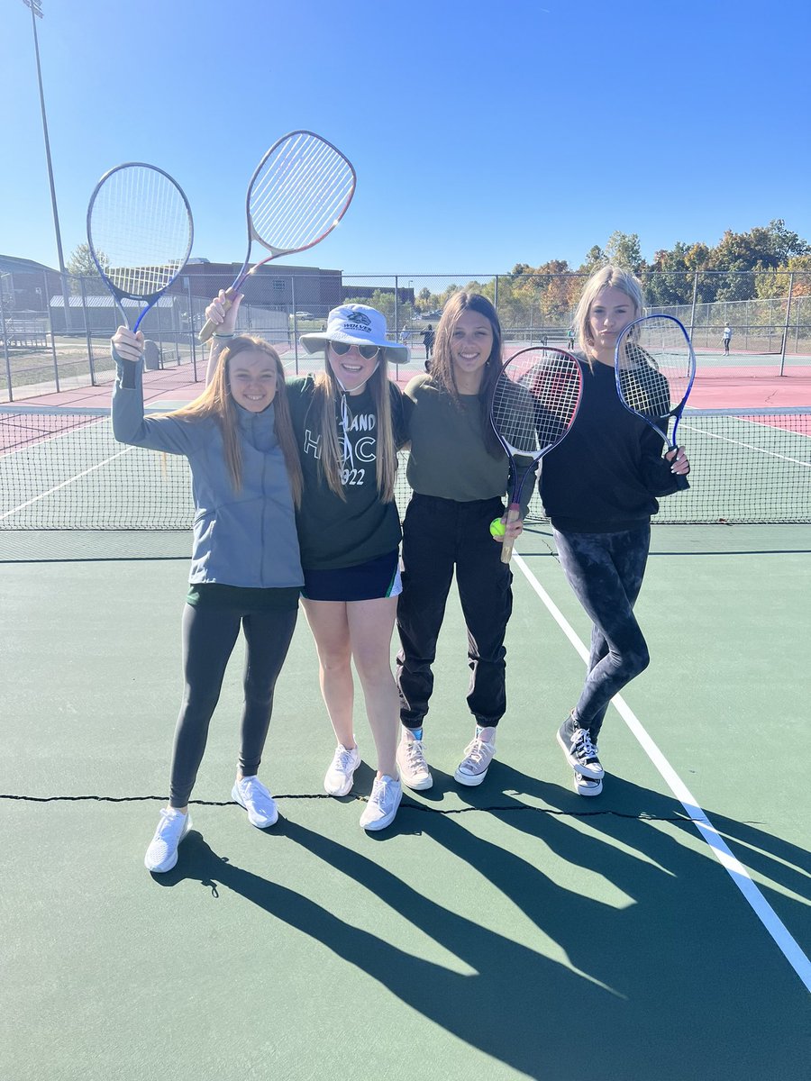 moe_THS's tweet photo. Happy Friday from our spirited girls PE classes! https://t.co/vWogQaEnOD