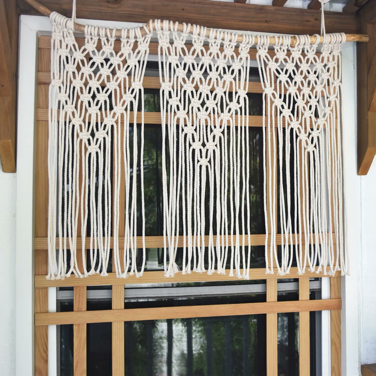 seriouscrafts's tweet photo. Want to give macrame a go? Check out Mollie's tutorial for making a curtain with simple knots! Head to our website to find the link in our show notes for S5E17. https://t.co/TYMPh0Rxt5