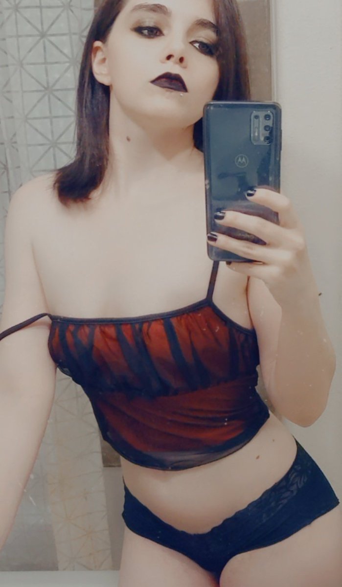 sada_ventrix's tweet photo. Wouldn't you like to see what's underneath?
https://t.co/2qZ4lBX7sd

#gothic #gothfemales #gothbabe #onlyfansgirl #onlyfansFree #onlyfans #sellingcontent https://t.co/lSaiPbBbnA