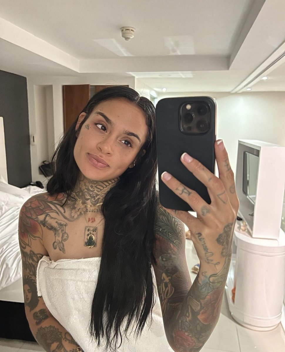 everythinglanii's tweet photo. a big ass thread of kehlani 🫶🏽 https://t.co/NZ8bucM3qz