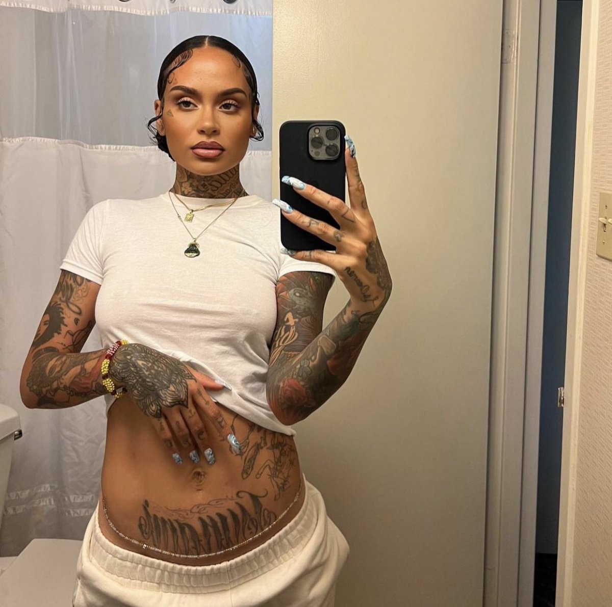 s 🫶🏽 I FINALLY SAW KEHLANI on Twitter: "a big ass thread of kehlani 🫶🏽"