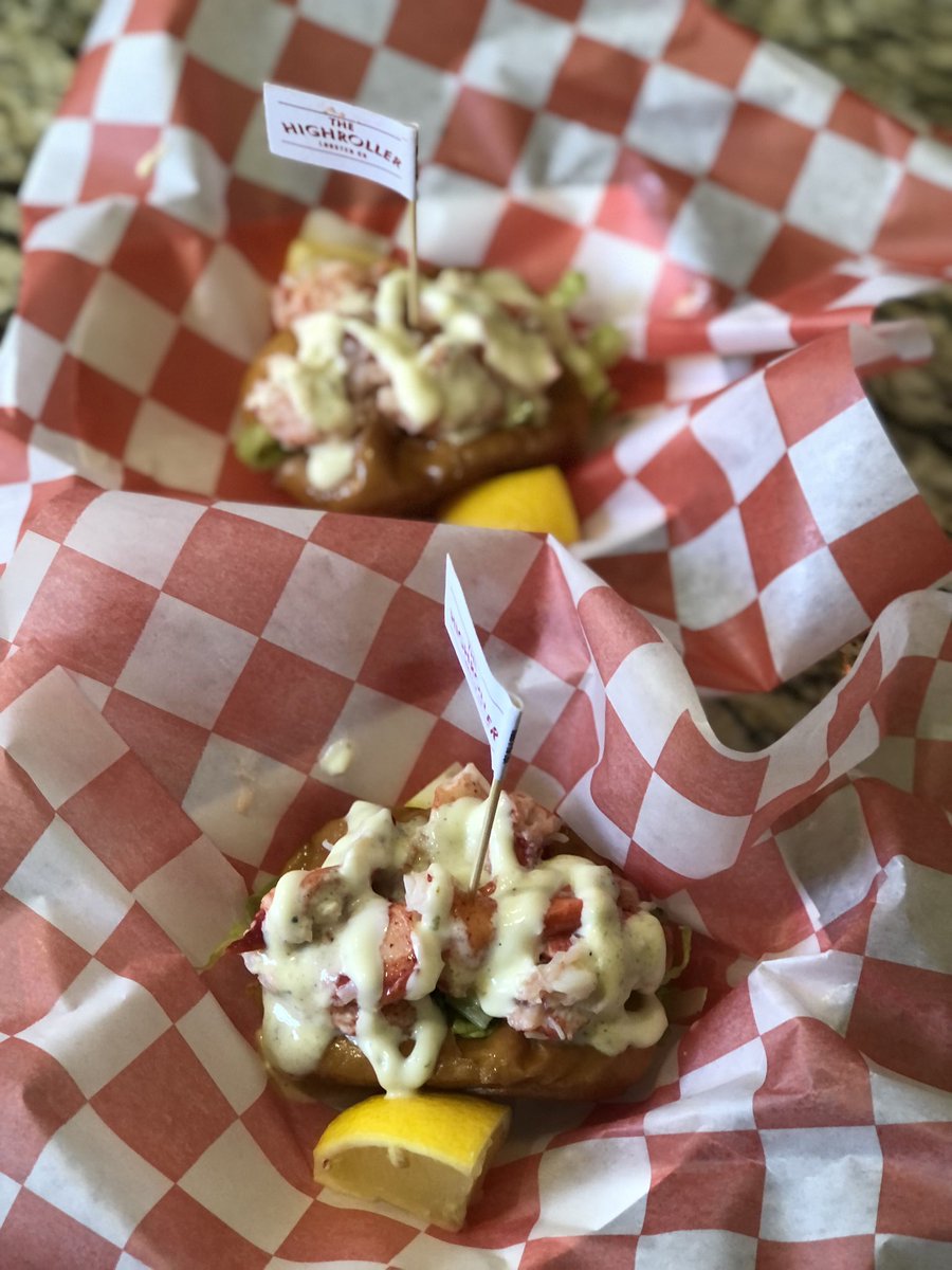 Enjoying some Kennedy street lobster rolls: <a href="/ANXOcider/">ANXO</a> <a href="/HRLobsterCo/">Highroller Lobster Co.</a>