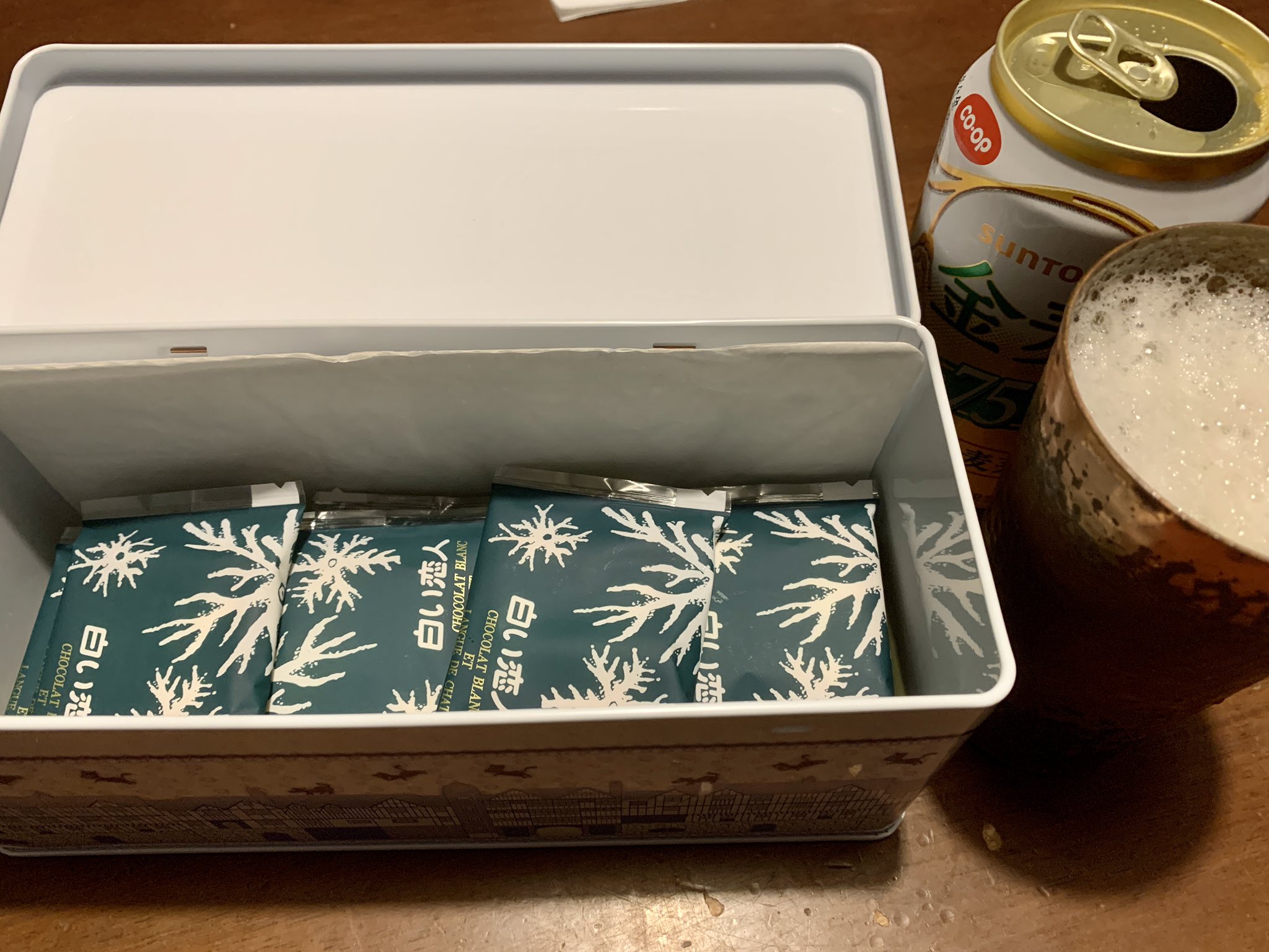 تويتر たまゆら على تويتر いつの間にか我が家に白い恋人のカンカンがありました 溢れんばかりの白い恋人 こんな罪深いアイテムがこの世に存在していてよいのでしょうか T Co Txzmaq8ofi