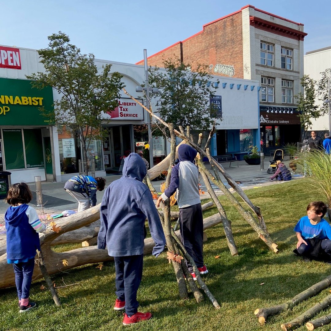 880Cities's tweet photo. The Kitchener Pop-Up Park is now open and looks fantastic! Join us this weekend in front of City Hall. Bring the whole family for a free, fun and creative way to enjoy Kitchener's newest park space. https://t.co/rRf1swP6fY