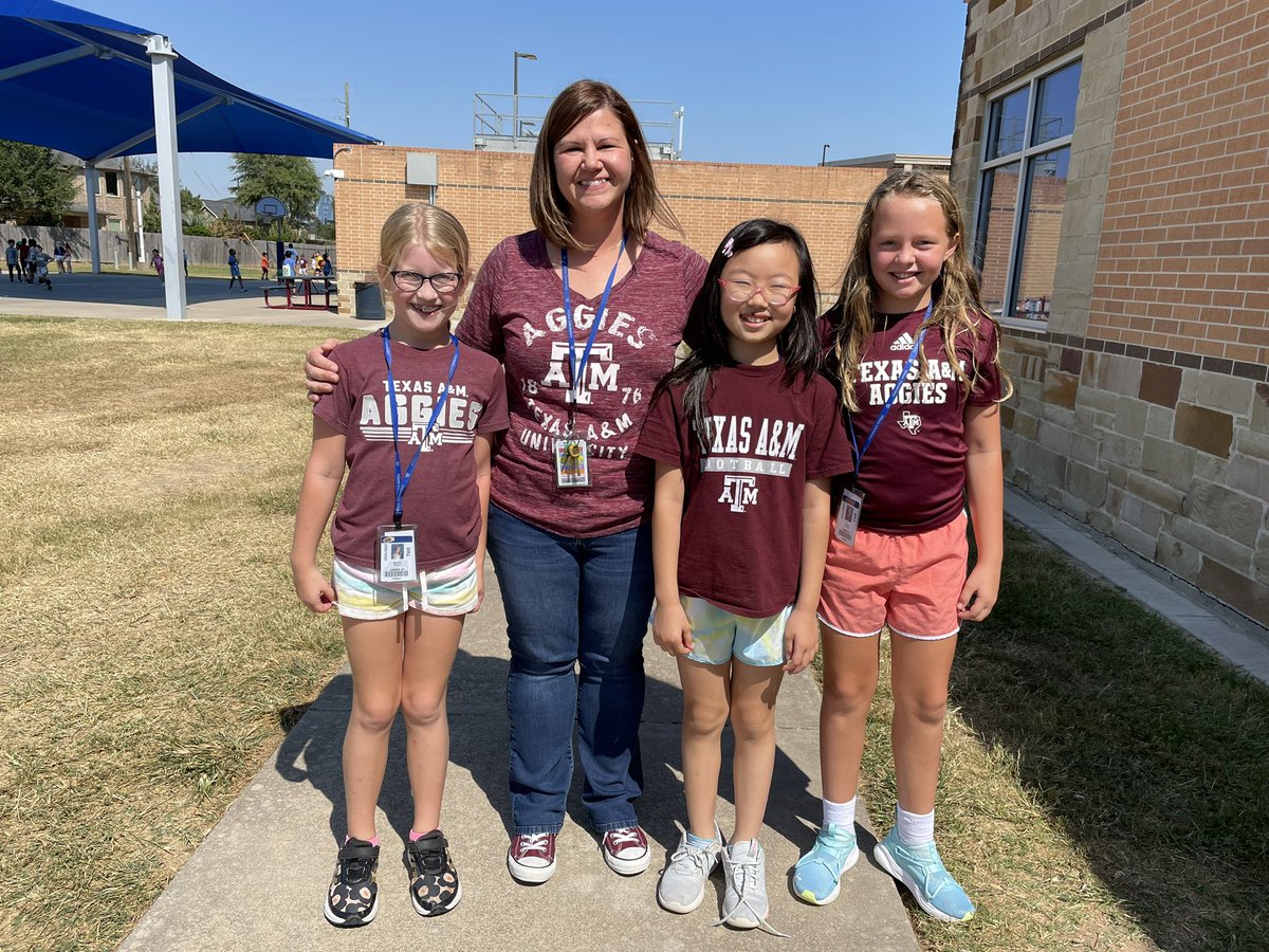 Gig’em Ags! #collegeshirtday #twehowl <a href="/TWEHowl/">Tom Wilson Elementary</a>