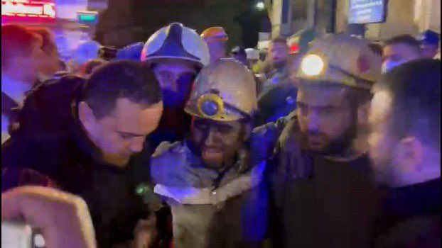 Dualarımız  #bartın da madencilerimizle…

Bartın’da maden ocağında meydana gelen patlamada can kaybının olmaması ve göçük altında kalan madencilerimizin sağ salim çıkarılması için duadayız.
 
#GeçmişOlsun