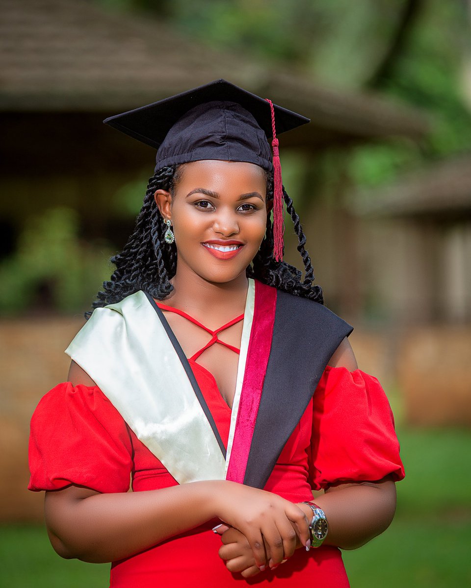 Beauty with brains 👩‍🎓