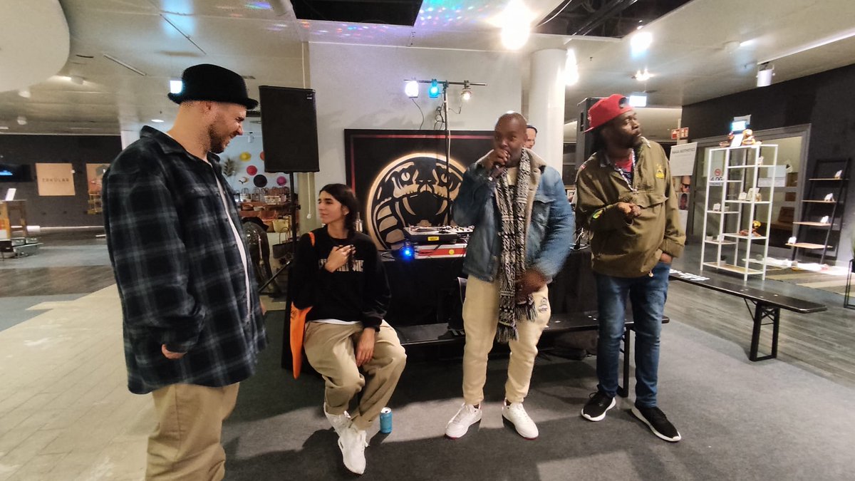 Shouts to all the talented people blessing our presence. Of course good music is essential for all our events. One love <a href="/artstadt/">ArtStadt</a>
#artists #onthemic