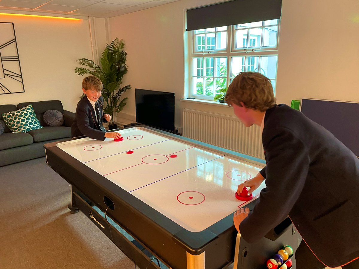 It’s Friday! Starting the weekend right with air hockey in Ruddle House. #iloveboarding #happyboarders #boardingschool #weekend