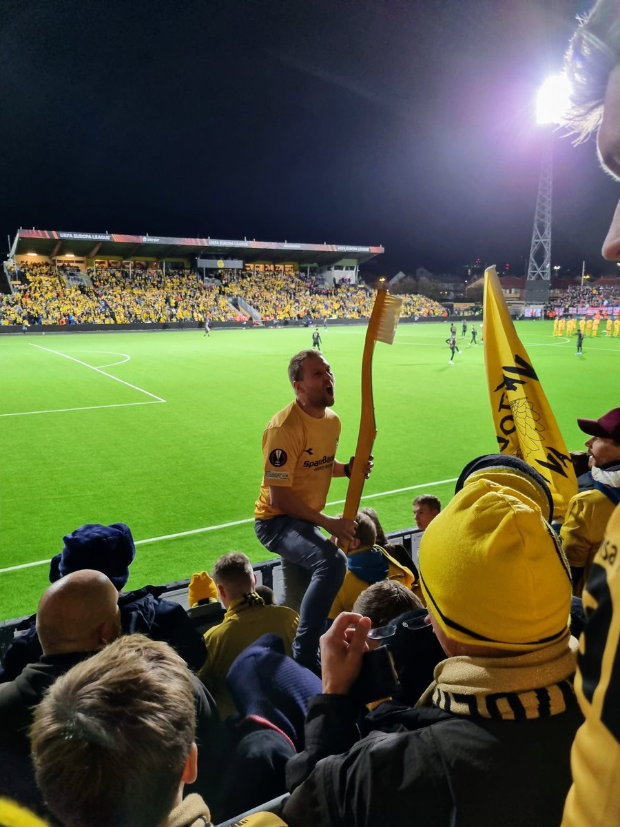 Tannbørsten der den hører hjemme, midt på J-feltet, her traktert av opphauser <a href="/FrankAmundsen89/">Frank</a>