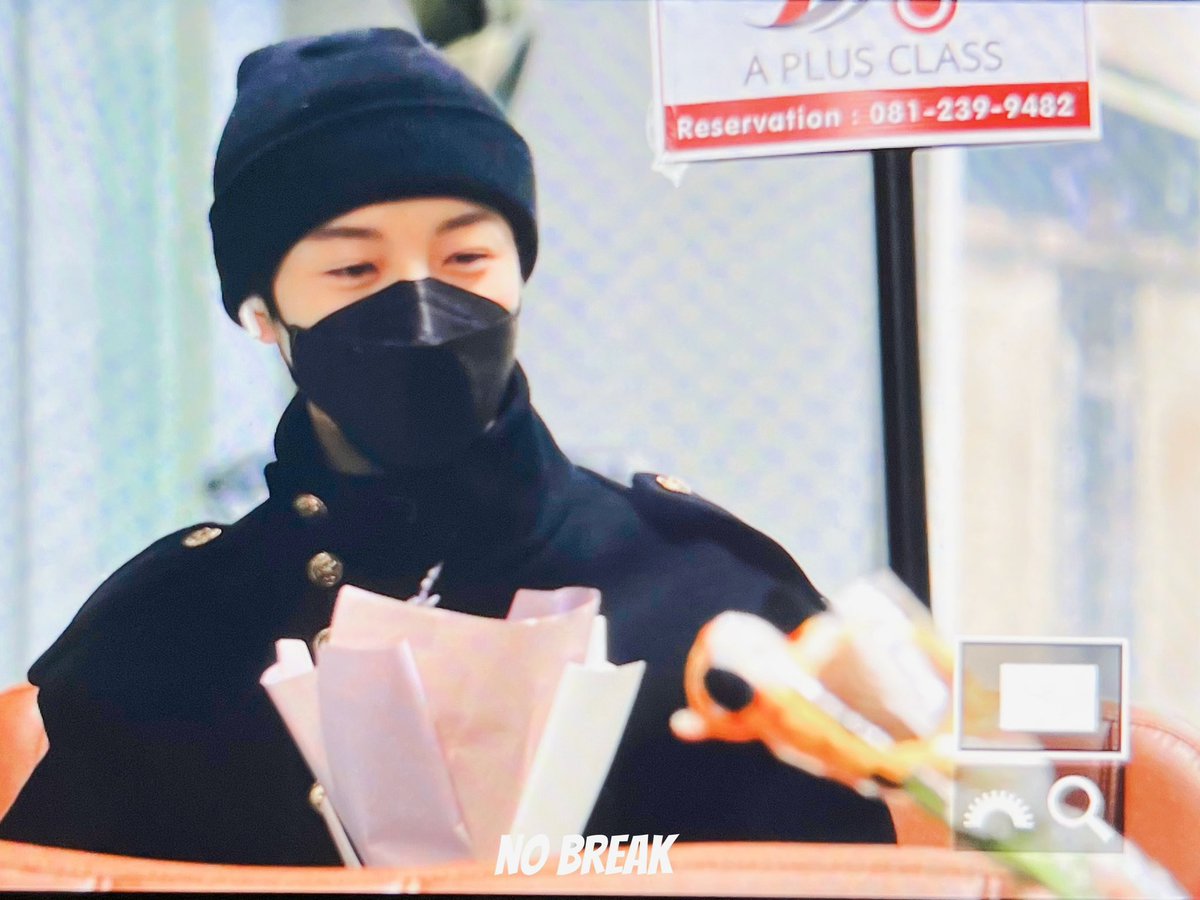 🏔️ on Twitter "love how fans have made it a cute little tradition to