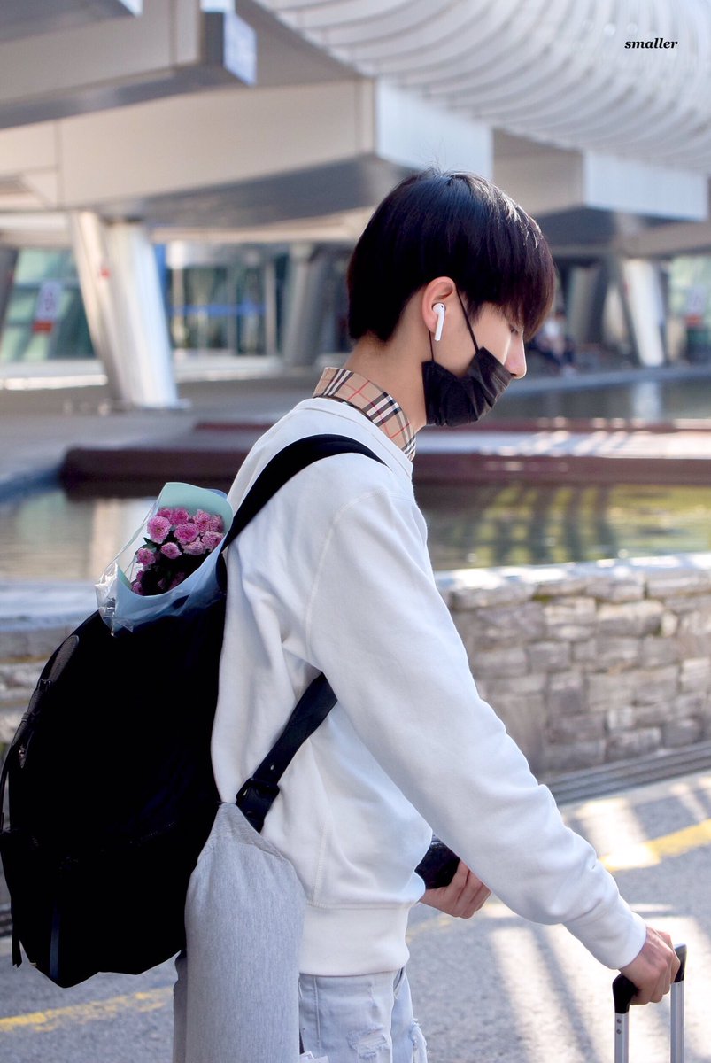 🏔️ on Twitter "love how fans have made it a cute little tradition to