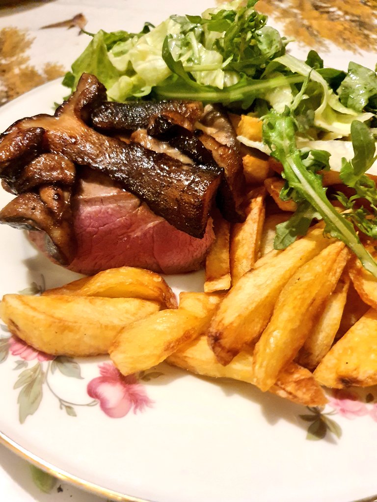 Ellen Mookhoek tweet media