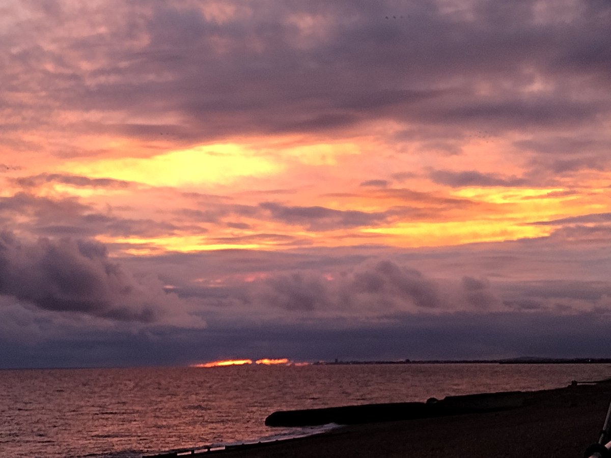 Friday evening reflections. Appreciating mother nature. #mindfullness #beingpresent #noticing. Have a good weekend all X.@JacqueGerrard @KatieMc76914220 @LeighLeigh1991 @LittleSally76 @louisebrady17 @4AdsthePoet @MMS_ethics @johnwalsh88 @MarkBir41552571 @gvhawtin @HPJ102