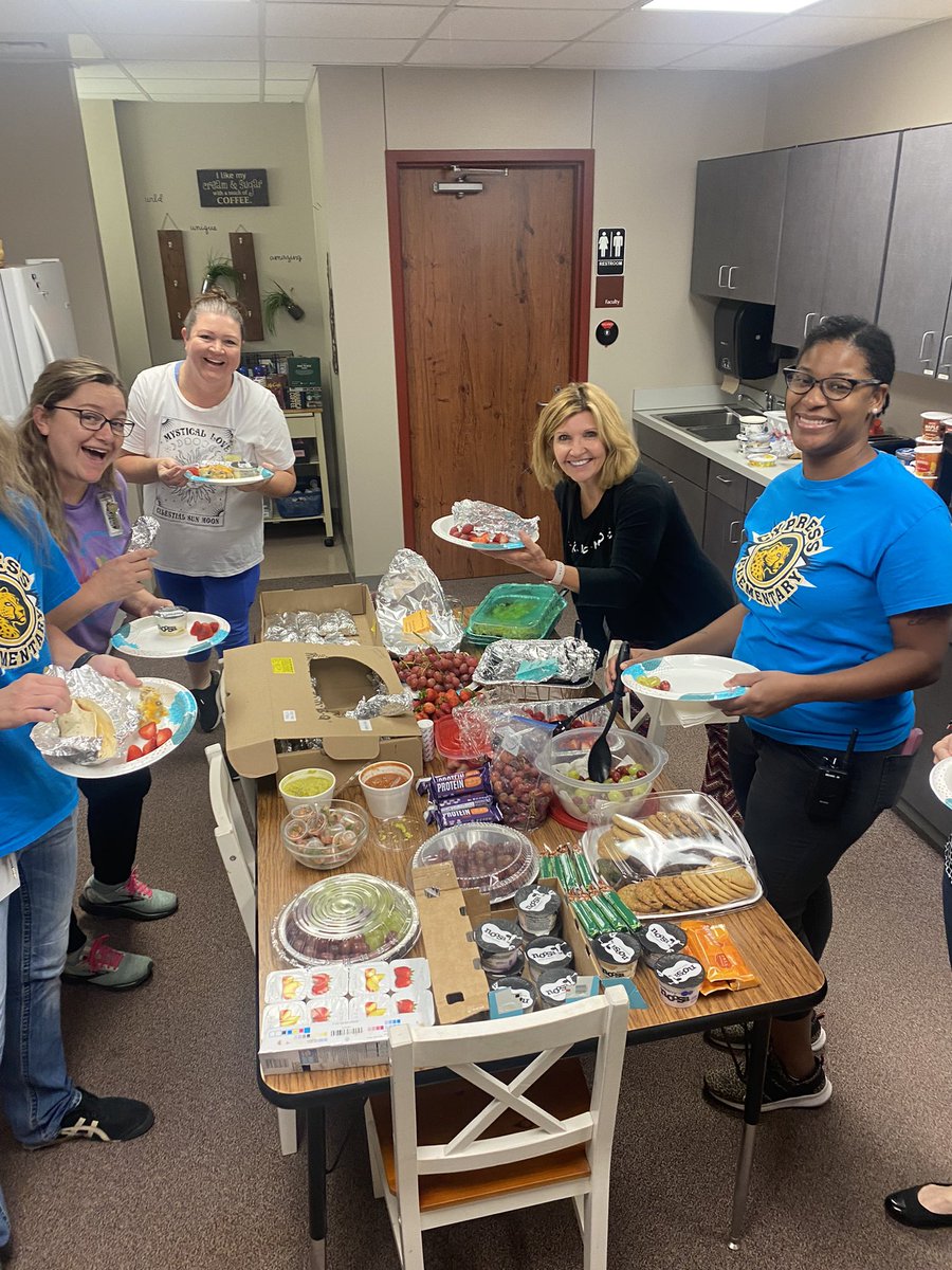 Cypress_Cheetah's tweet image. Thank you to our amazing PTA for feeding us this morning! #CYPRoadTrip