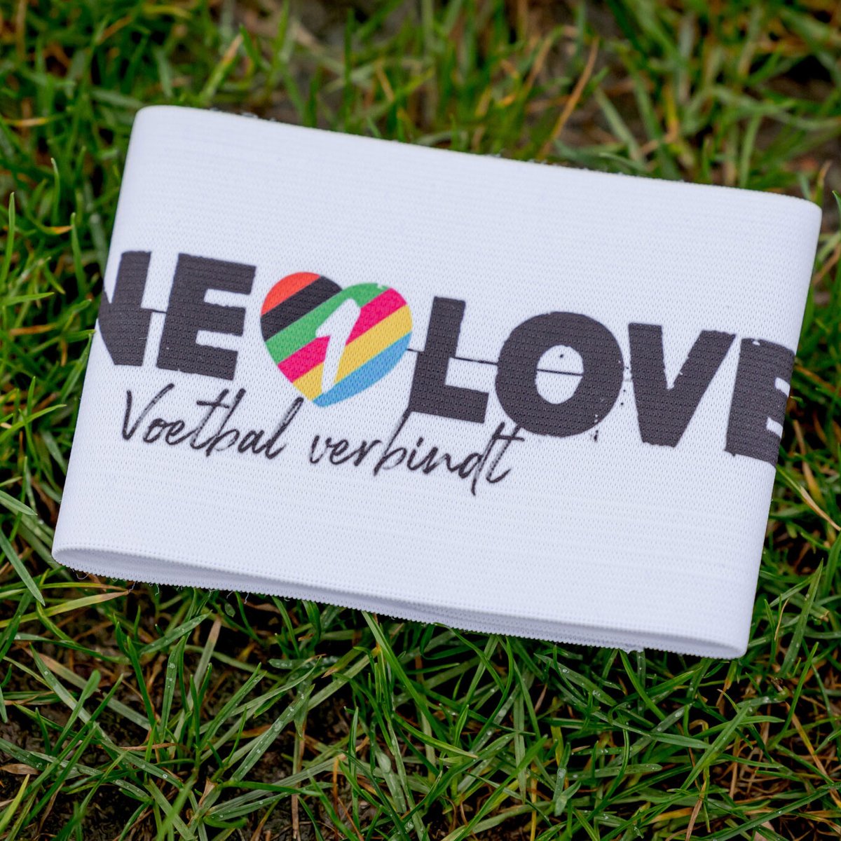 Dit weekend staan alle wedstrijden in de <a href="/1e_Divisie/">Keuken Kampioen Divisie</a> en <a href="/eredivisie/">VriendenLoterij Eredivisie</a> in het teken van LHBTI＋ acceptatie.
⁣
#OneLove #AllTogetherChallenge