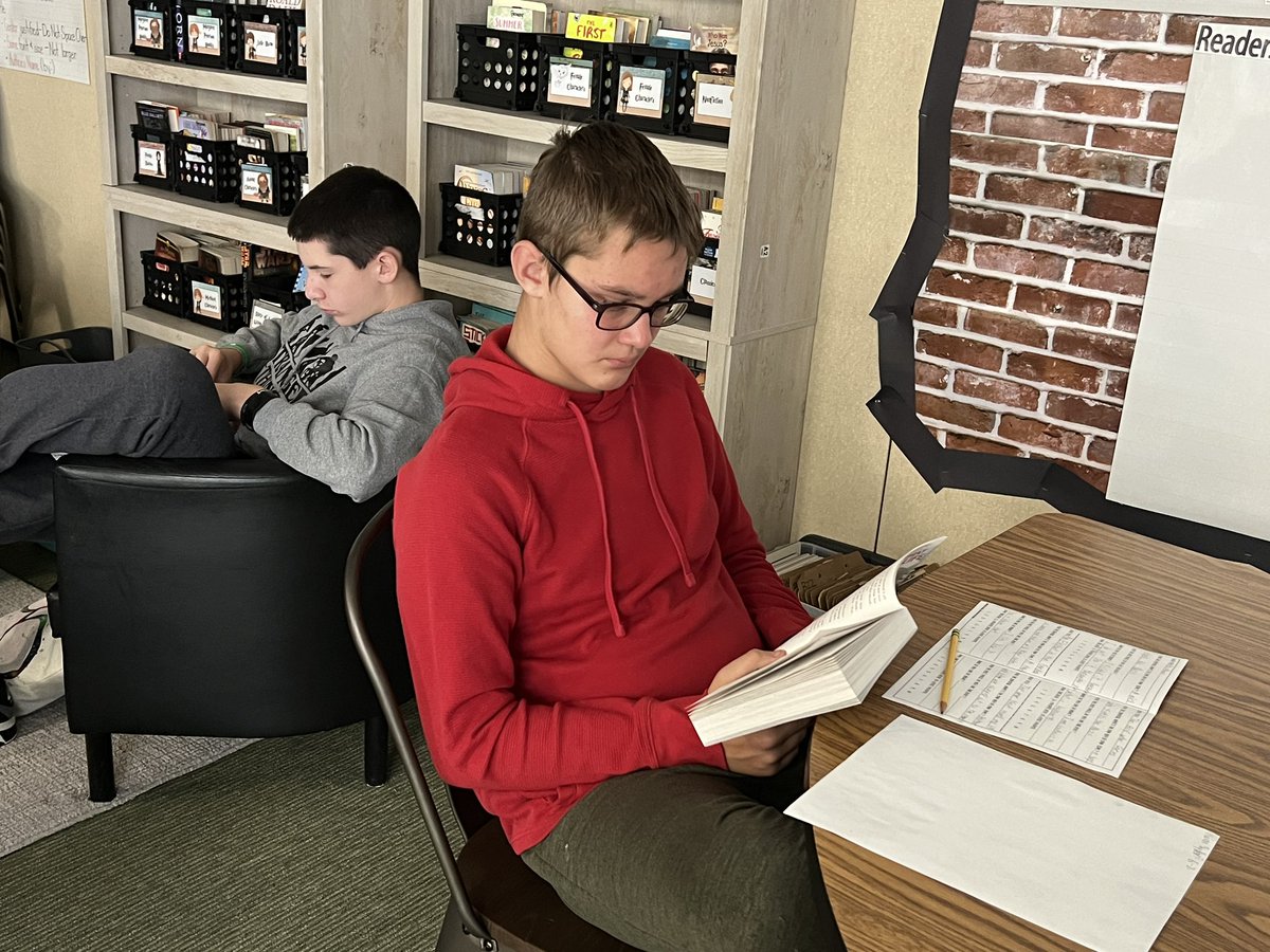 flourishedroots's tweet photo. Book tasting today for historical fiction books clubs! I love how each class is excited about different books and having a hard time deciding which books they’d like to read! @ClCentralElem https://t.co/2i9lE77wFX