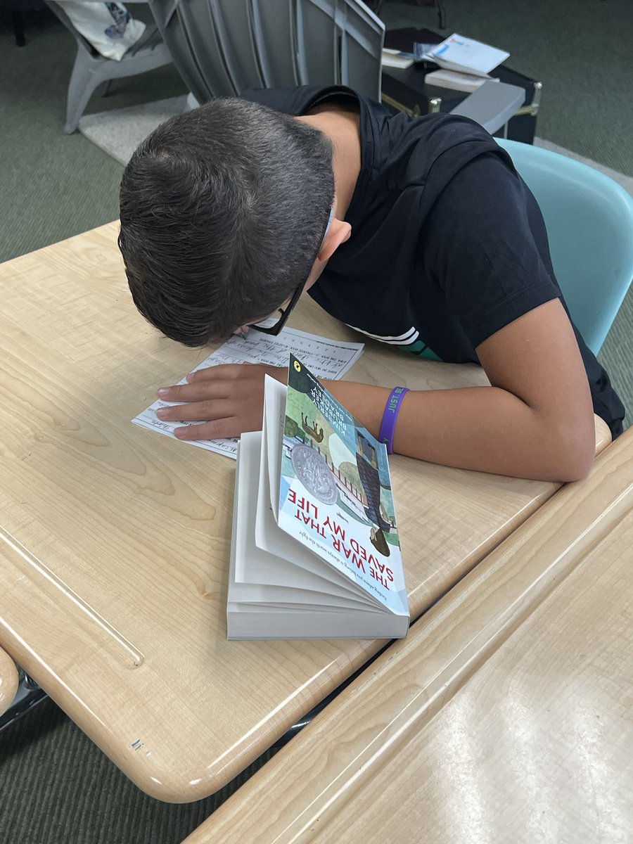 flourishedroots's tweet photo. Book tasting today for historical fiction books clubs! I love how each class is excited about different books and having a hard time deciding which books they’d like to read! @ClCentralElem https://t.co/2i9lE77wFX