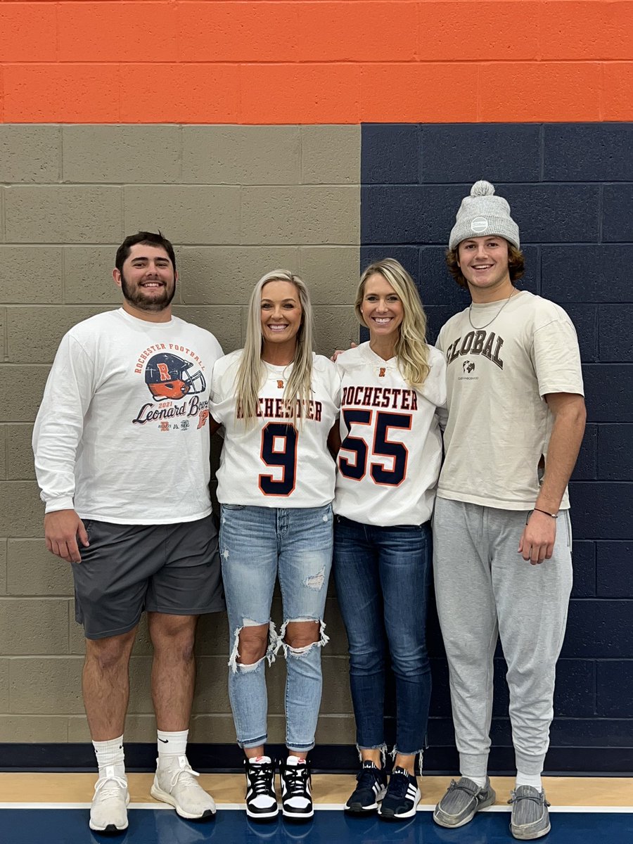 Lindsay Schneider tweet media