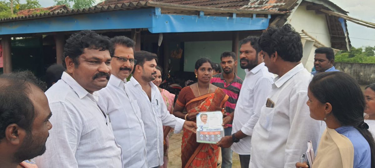 JawanthN's tweet photo. పథకాలకు స్ఫూర్తి వైఎస్ఆర్సిపి ప్రభుత్వమే.
03)04) కొయ్యలగూడెం మండలం వేదాంతపురం గ్రామంలో గడపగడపకి మన ప్రభుత్వ కార్యక్రమంలో ప్రచారం చేస్తున్న ఎమ్మె��్యే బాలరాజు.
కొయ్యలగూడెం:  సంక్షేమ పథకాలే వైఎస్ఆర్సిపి ప్రభుత్వం మరోమారు గెలుపుకు పునాది గా నిలుస్తాయని ఎమ్మెల్యే తెల్లం బాలరాజు . https://t.co/KaRQlUVvAR