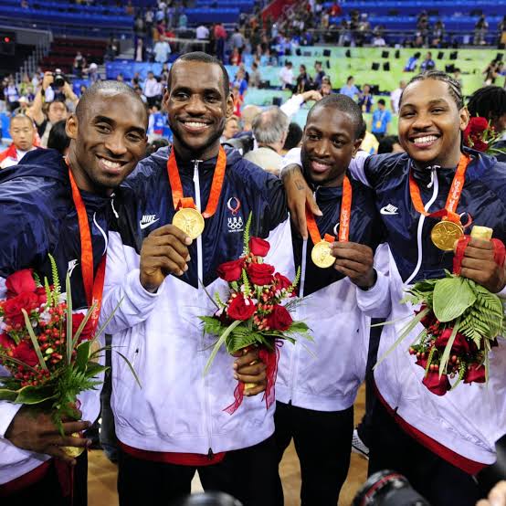 BasKetBalleros's tweet photo. El documental del #Redemptionteam en Netflix nos dejó en claro que nunca debes menospreciar al rival, el talento y el trabajo en equipo combinados son la clave del éxito, un líder siempre es necesario pero sobretodo un plan de trabajo con su proceso. https://t.co/xf1lrUIbgo