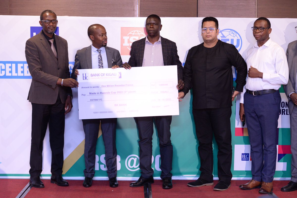 rwandastandards's tweet photo. Ikipe ya CETRAF FC yashyikirijwe igihembo yatsindiye mu irushanwa rya #MadeInRwanda2022.
@MurenziRaymond @MusanzeDistrict @RwandaNorth #RwOT @RNiwenshuti1 @PSF_Rwanda https://t.co/CzMxGni0E8