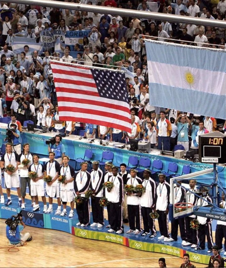 BasKetBalleros's tweet photo. El documental del #Redemptionteam en Netflix nos dejó en claro que nunca debes menospreciar al rival, el talento y el trabajo en equipo combinados son la clave del éxito, un líder siempre es necesario pero sobretodo un plan de trabajo con su proceso. https://t.co/xf1lrUIbgo