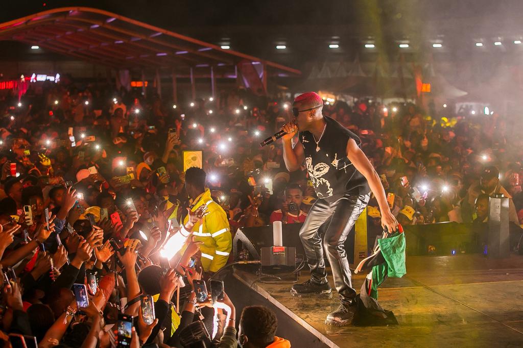 Mutungadaniel3's tweet photo. #WalkerTownMeru was scintillating 😊. Ruger's performance was woow and the crowd was full packed and moved. Talk of amazing time and vibe and  performance from Nviiri Femi among others Looking forward to the next #WalkerTown event. @JohnnieWalkerKe #RugerInMeru #KeepWalking https://t.co/lPqG2MerLt