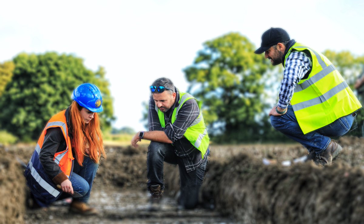 thetimeteam's tweet photo. ๐ญ CAPTION THIS! ๐ญ
A bit of Friday fun for youโฆ.
Caption this photo of Hilde, and Derek & Lawrence (our Dig Watch duo).
#Archaeology #Achaeologist #History #DigWatch #TimeTeam #TimeTeamIsBack #TimeTeam22 #DigWatch22 https://t.co/V9cKnKO5xU