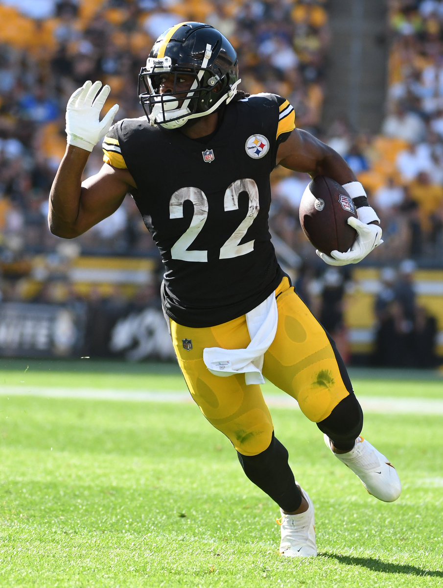 Najee Harris said he took a steel plate out of his shoe that was there because of a foot injury he suffered in training camp. He said he is now 100% 

NAJEE IS BACK 🔥