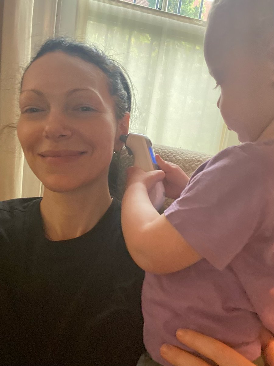 Laura Prepon tweet media
