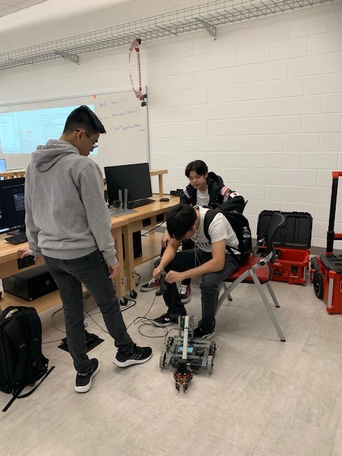 CATLCrowleyISD's tweet photo. UAV Program of Study...year 2 of program is ROBOTICS. Our students building robots to respond to an assigned challenge! LOVE the hands-on learning! #CrowleyPrideUnified

@CrowleyISD    @BRJCTE https://t.co/Jo7YBnRN7N