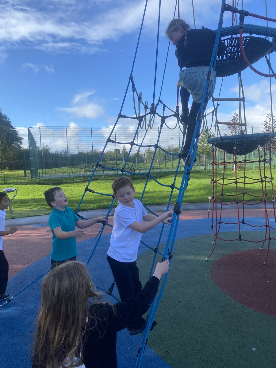 BalgreenPrimary's tweet photo. #primary4b had a super fun Friday morning creating their own reflective backpacks to teach us all about keeping safe..and ended it with trip to the park. What a way to end the term! https://t.co/4rcu6QMm3Z