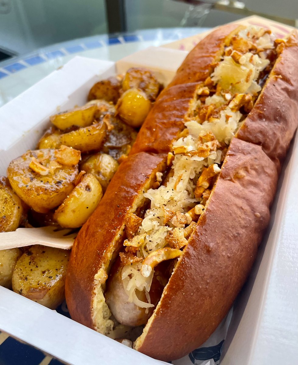 Dorking_Brewery's tweet photo. We have currywurst on sale on Sat & Sun, washed down with a great selection of German bottles! 🌭🍺 We have veggie sausages too! Last chance to get your tickets here - https://t.co/YXnrDpE9Yc
#TapAndGun #DorkingBrewery #BrewedInSurrey #Brewery #Dorking #Surrey #CraftBeer #Beer https://t.co/5JAZrOVnNo