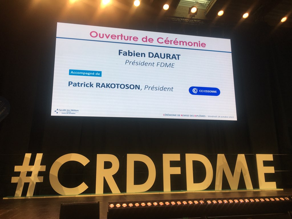 PToulmet's tweet photo. 👩‍🎓Belle ambiance ce soir à la 10ème  Cérémonie de remise de diplômes à la @FacDesMetiers91 à @VilledEvryCourc ➡️+ de 1200 apprentis du CAP au BAC+5 - 90 #formations-récompensés en présence de leurs familles,des acteurs de l'#apprentissage du territoire et du Préfet B.Gaume
👏👏👩‍🎓 https://t.co/ZnwMFyR6vx