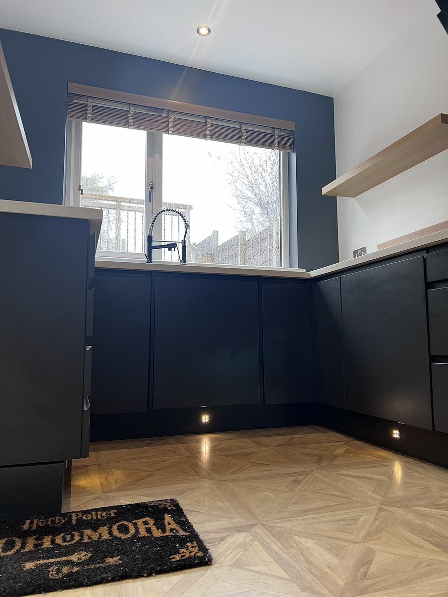 New job week &amp; for a huge #HarryPotterfan 
It began with our customers kitchen and W.C! 
Completed with a swish and flick as some of you @HarryPotter fans may say ⚡️ 🧙‍♂️ 🎨  
-Walls finished in
 Harry Potter Deluxe wallpapers
#blackfamilytapestry 
#Robbiecoltrane 
#hagrid #bedec