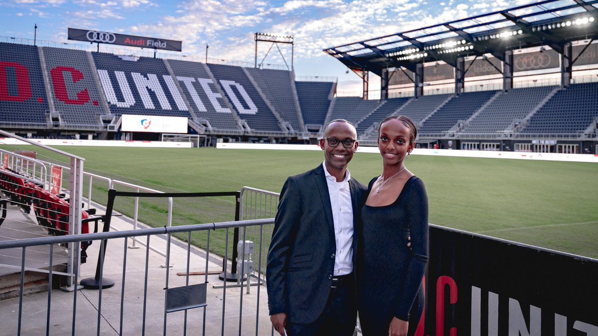 DCSCORES's tweet photo. One Night One Goal photos just dropped and everybody looks AMAZING! Check out all the photos at the link below and don't forget to tag us using #ONOG when you share your pics. We can't wait to see you at our next event! 📷: Neil Chhabra and @rsuanes 
https://t.co/0tHxAyeGoT https://t.co/le2G3nWaqg
