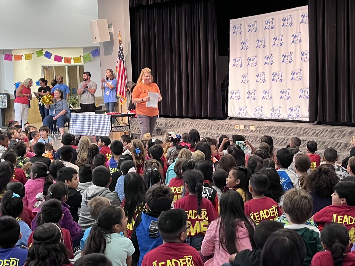 BlantonBulldogs's tweet photo. @BlantonBulldogs celebrated our LEADERS, got excited about @TheLeaderinMe clubs, and had serious fun at our #SpiritRally! @CFBISD @susanmachayo @DlrMaggie ๐พ๐๐พ https://t.co/t0P1UJCClD