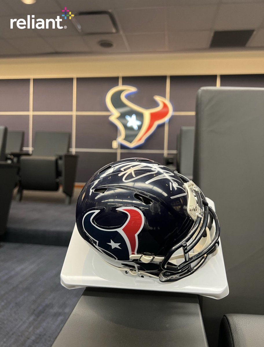 HoustonTexans's tweet image. The things we find in the team room: a signed @brandincooks mini helmet 👀

RT if you want it!