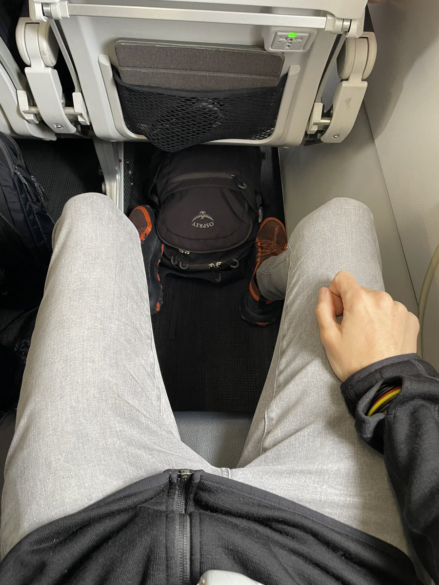 atom-on-twitter-why-this-seat-got-so-much-leg-room-lol-like-what-am