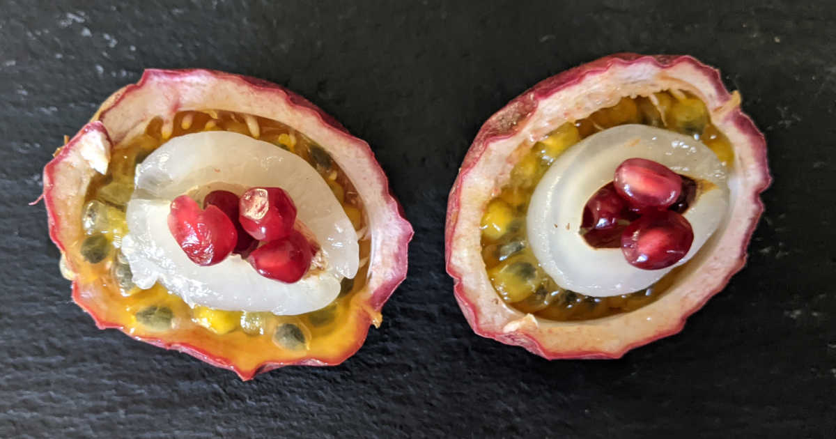 valerie2350's tweet photo. Oozing Zombie Eyeballs Halloween Party Food Recipe https://t.co/WXkJDLlg9w #freakyfruits #freakyfruit (ad) https://t.co/B0ksMH8wCL