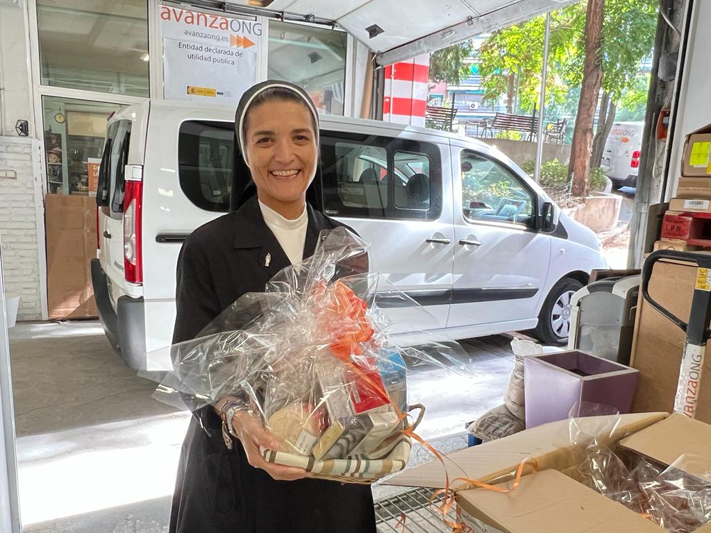avanza_ong's tweet photo. Estos días estamos repartiendo leche a más de 300 niños. Dentro del programa "Todos los niños beben leche" atendemos a Santa María de Leuca, Villa Paz, Esclavas de la Virgen Dolorosa, El Olivo, Ntra. Sra. de los Desamparados y más que quedan por repartir.
#todoslosniñosbebenleche https://t.co/oQL8tuc29R