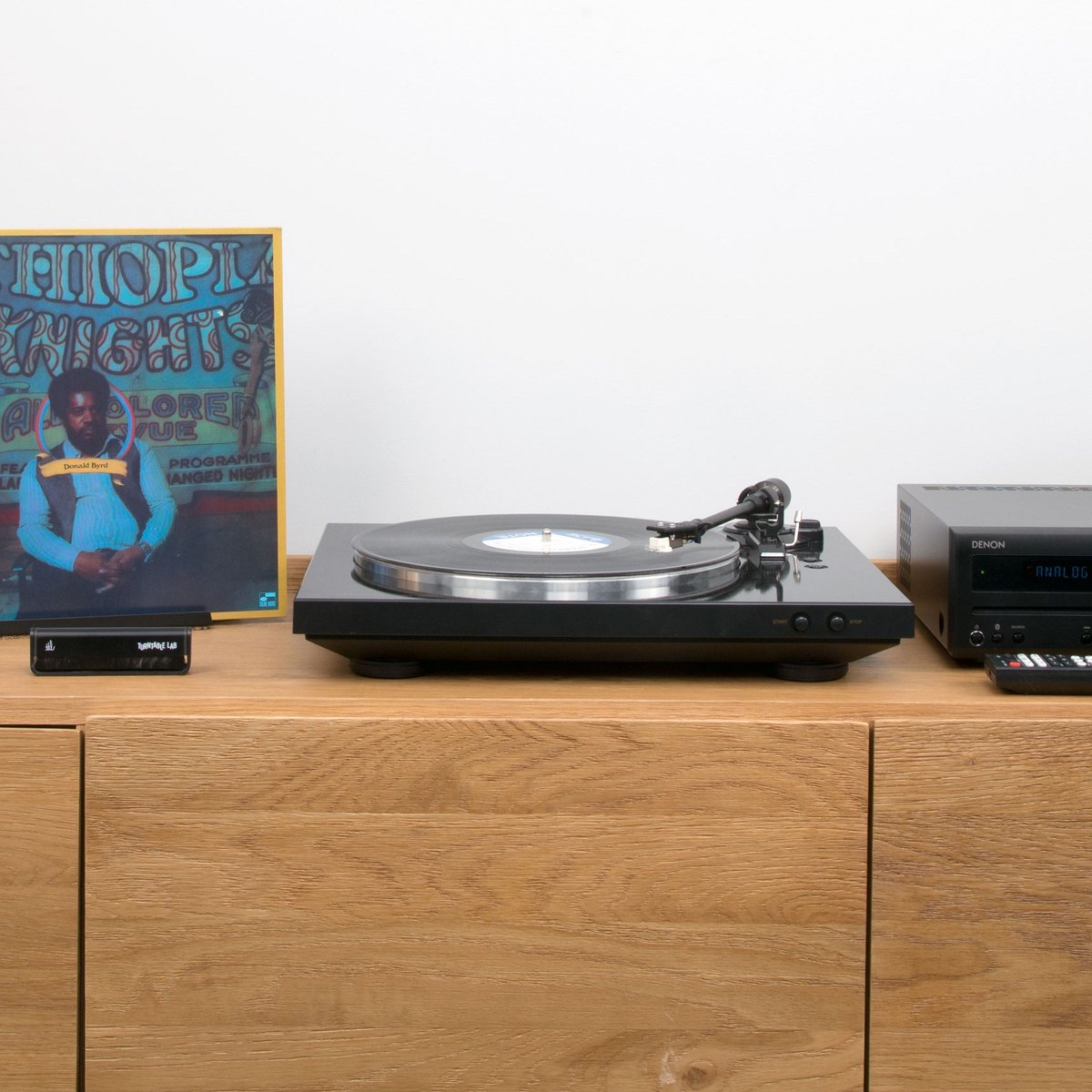 TurntableLab's tweet photo. Denon Fall Sale 🍂 

↘ save up to $100 on the bestselling DP-300F automatic turntable for a limited time. #TTLupgrade version w/ upgraded cartridge, cork record mat + carbon fiber brush also on sale!

⫸ https://t.co/E0jFCCatOj

@DenonAmerica #ttlhifi #dp300f https://t.co/GEFsS4P0Gw