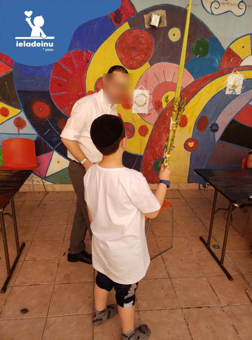 Ieladeinu's tweet photo. Los chicos y chicas de los Centros de Día y Hogares festejaron Sucot y realizaron la mitzvá de recitar la bendición de las 4 especies.
 
#Ieladeinu #Sucot #Festvidad #Mitzva #CentroDeDia https://t.co/EaMxi3B5I0