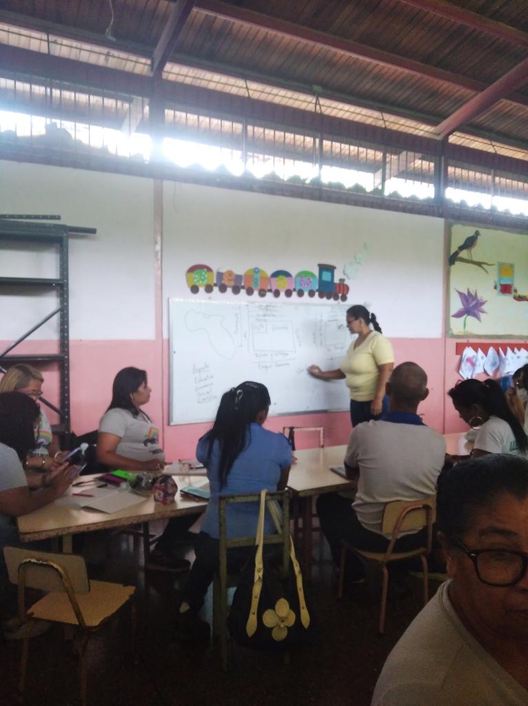 pen_aristides's tweet photo. #14deOct desde el Municipio Ezequiel Zamora el @pen_aristides y @sanluisrey_apep activados con el 2do encuentro de formación Juntos por la Educación del Futuro 2022-2030
#VenezuelaEsPoesía
#AraguaEsEducación
#ZamoraEsZamora
@leoalvacabrera
@_LaAvanzadora 
@Soykarinacarpio https://t.co/RilDKer04U