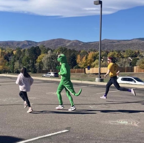 Upper &amp; Lower Elementary Dewey’s Dash fundraiser run went swimmingly! So much fun with these crazy people and kiddos!

Now we finish off the week with 3 blocks of Kinder and we are home free for the WEEKEND! #Teacher #PEGeek #PhysEd #PETeacher