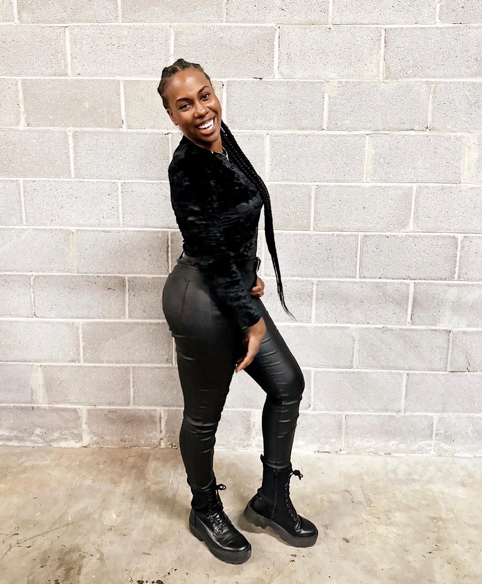 Ashthebossbabe's tweet photo. 🖤Works out for 2 weeks…feels fit 😜#ThatsMyProblem https://t.co/mT8j0AXnOo