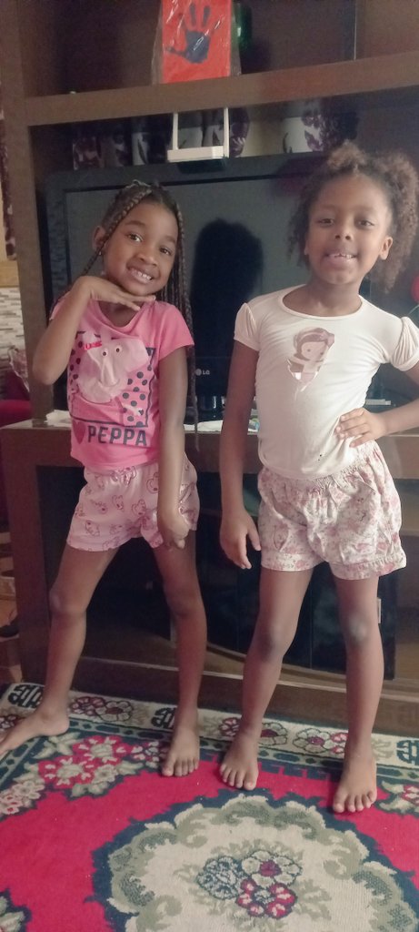 TiianinhaSilva's tweet photo. *~ Herança da vida, Amor infinito. Promessa de Deus e presente do pai 🥺🥺🙌🏾🙏🏽🥰😍👧🏾👧🏾🎀👣
#FaícaEFumaça
#MinhasMeninas
#MatoEMorro https://t.co/9mAyHUxBzZ