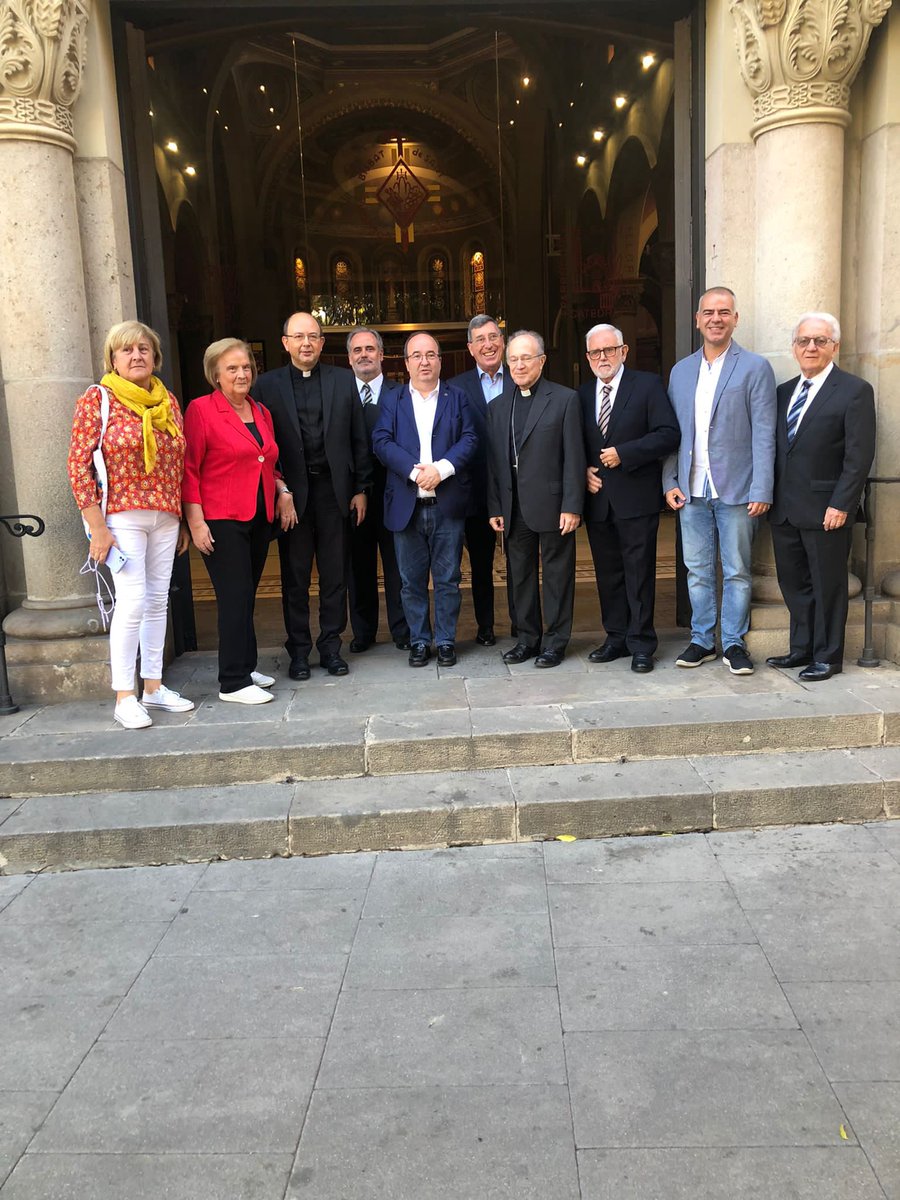 culturagob's tweet photo. El ministro @miqueliceta ha visitado este viernes la Catedral de San Feliu de Llobregat junto al obispo de la Diócesis y representantes de distintas asociaciones de la ciudad https://t.co/oewQKagtam